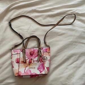 Floral white and pink crossbody guess purse